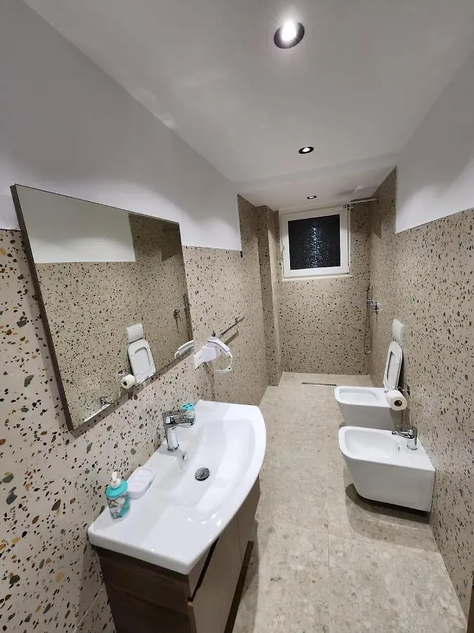 Pietro Guesthouse Tirana Pensión